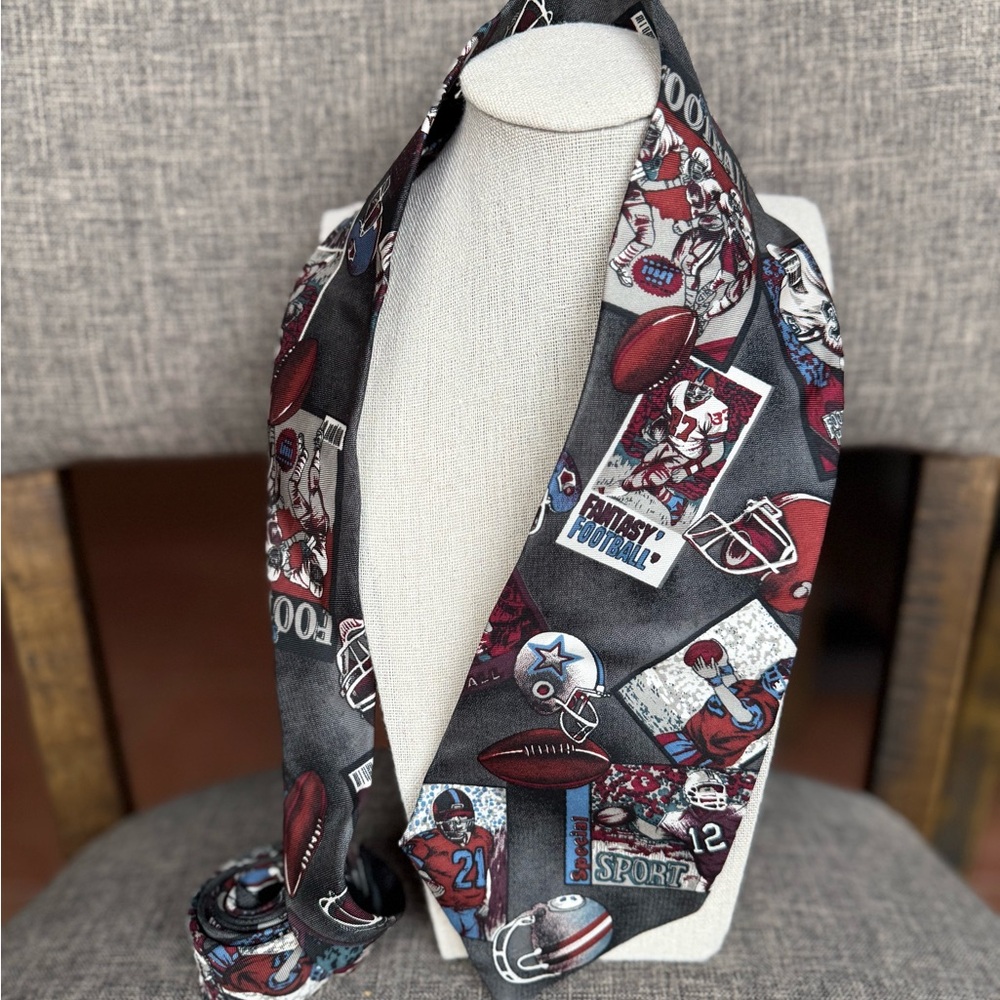 Oscar de la Renta Couture Collection Silk Football Tie